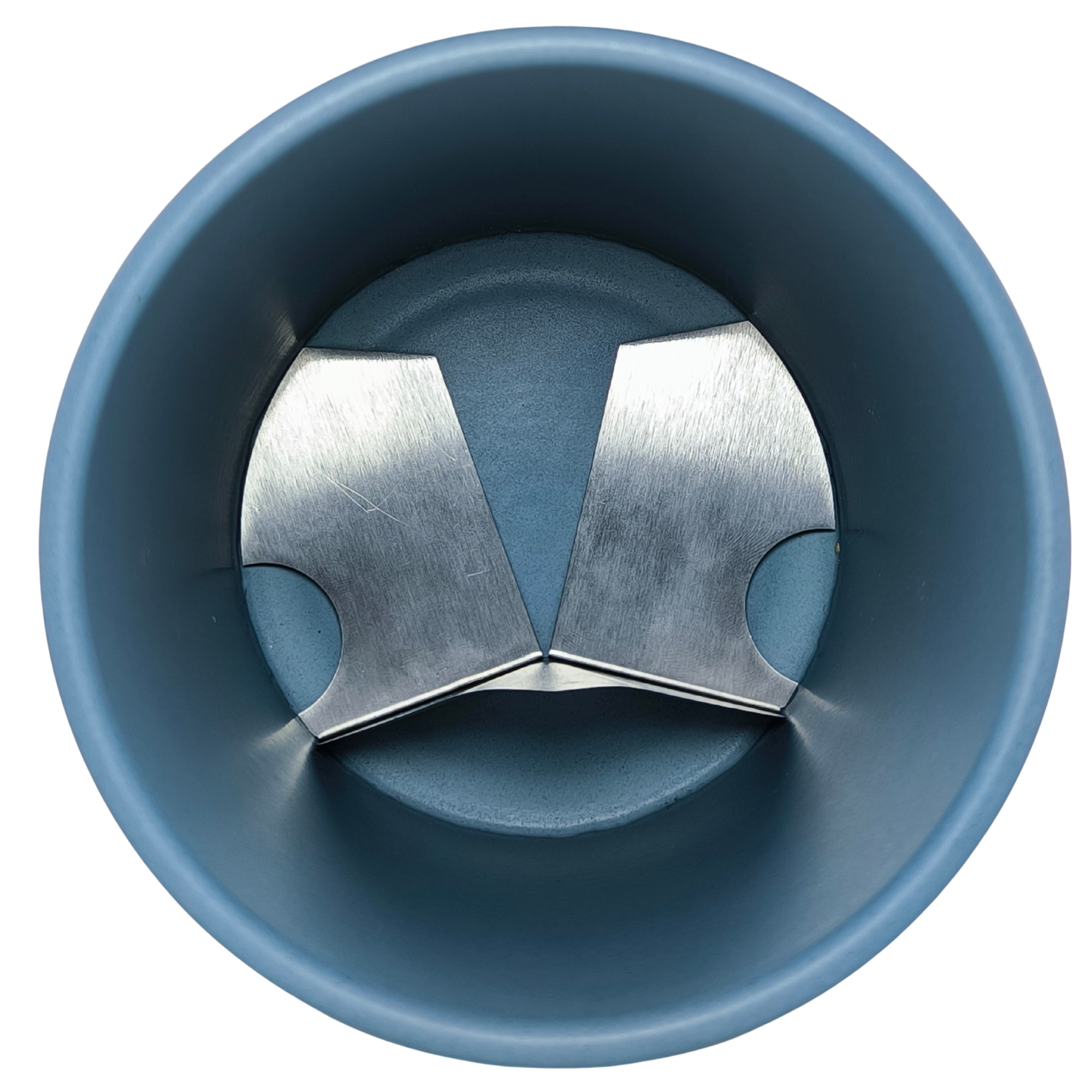 Purecase - Die Dose mit Klinge Blauer Behälter mit zwei metallischen Klingen im Innenraum.